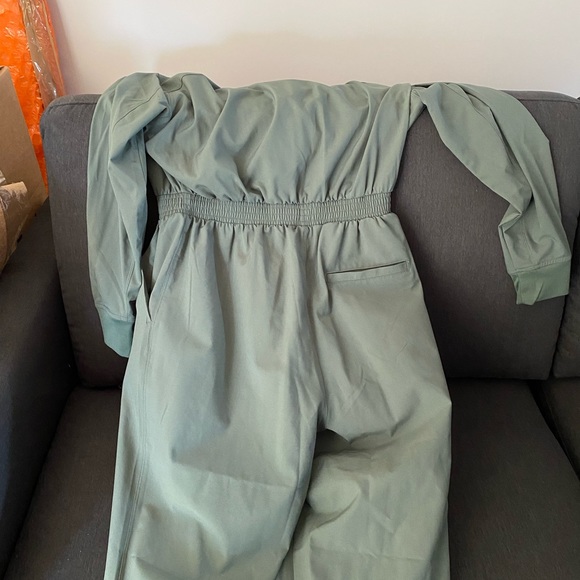 Old Navy active jumpsuit - Picture 3 of 12